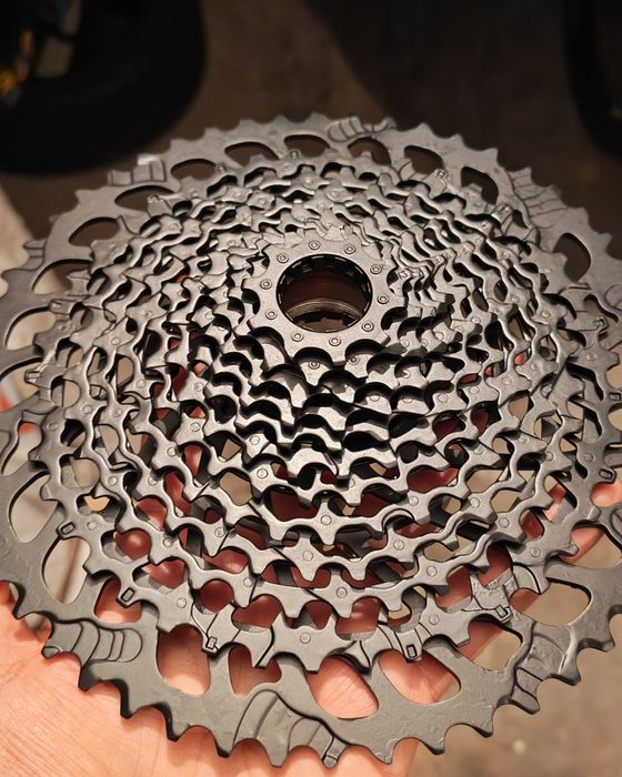 Pinioane 10- 52 t plus butuc Sram