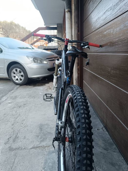 Santa Cruz nomad cc изцяло карбон