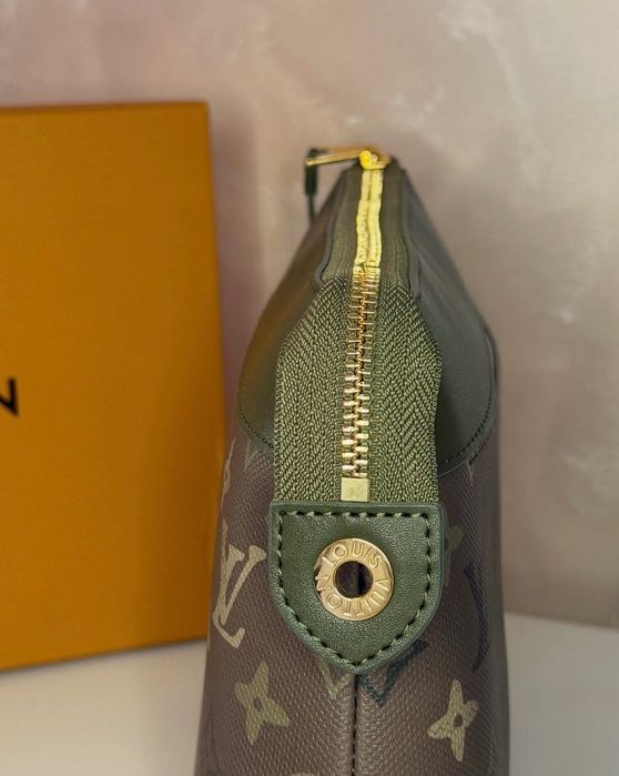 Клъч Louis Vuitton Voyage Souple