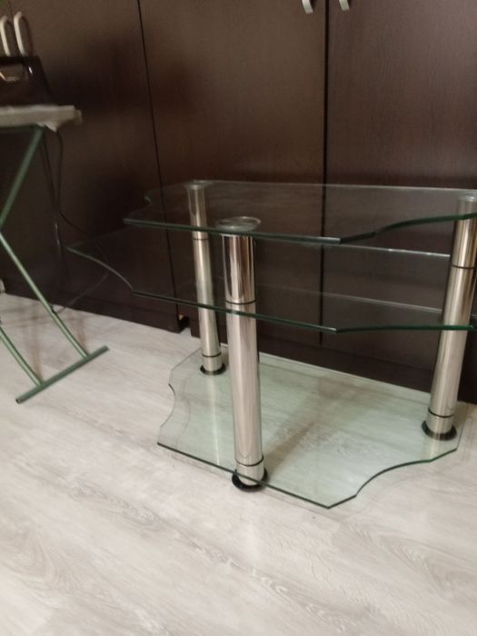Продам стеклянный стол