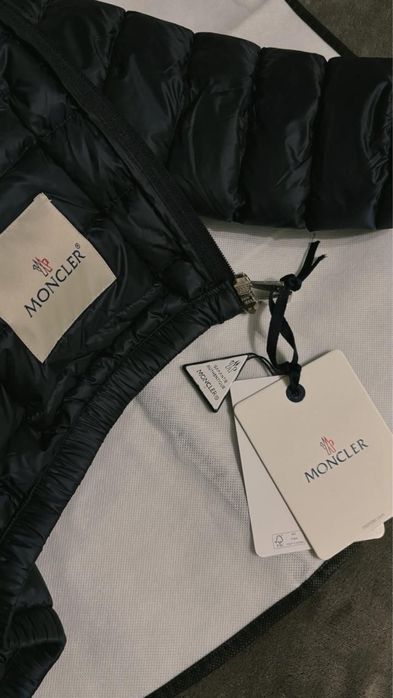 Продам куртку Moncler оригинал !