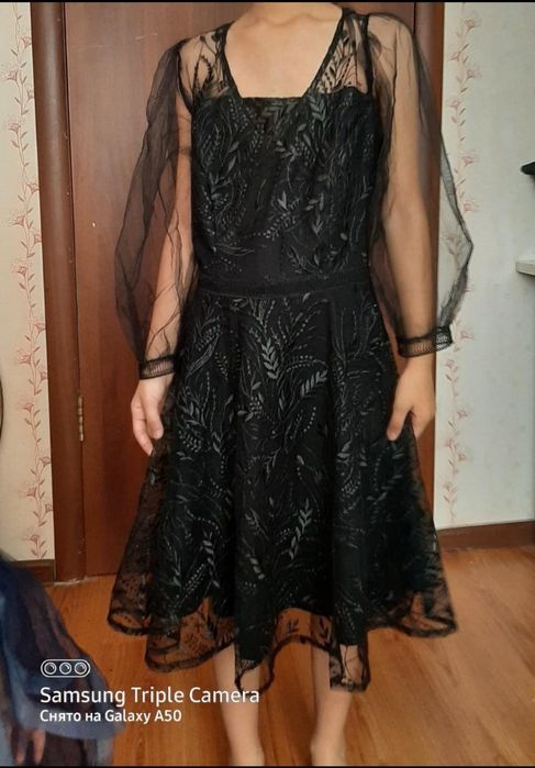 Срочно срочно продаётся новогоднее платье