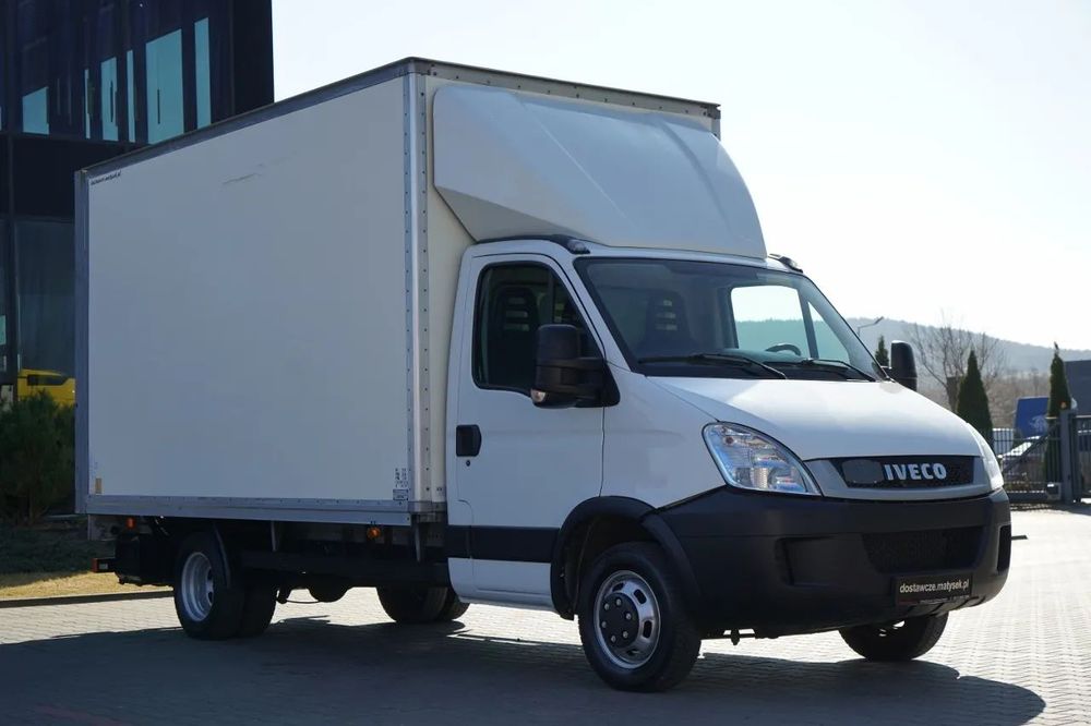 Iveco DAILY 35-130 / 4.2 M CONTAINER / LIFT / TWIN GVWR: 3500 KG / IMPORTAT