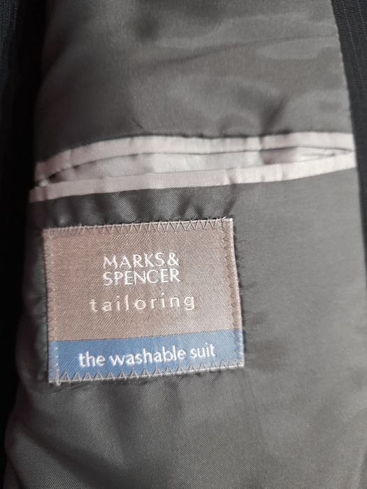 Vind costum nou "Marks&Spencer" din London mar.42-44 L