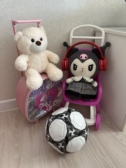 Ойыншықтар сатылады.