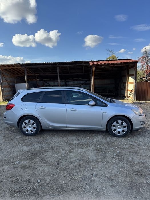 Opel Astra J  – 2011