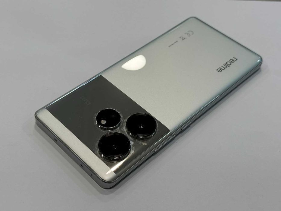 Realme GT 6 – 512GB памет / 16GB RAM