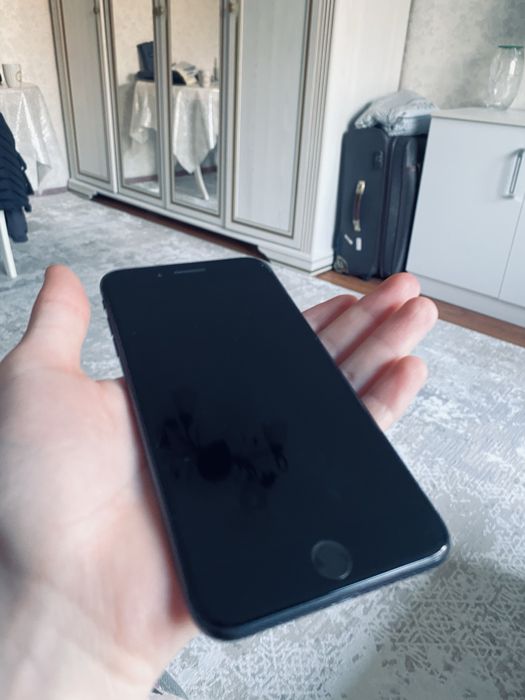 Продам Iphone 7+ идеал
