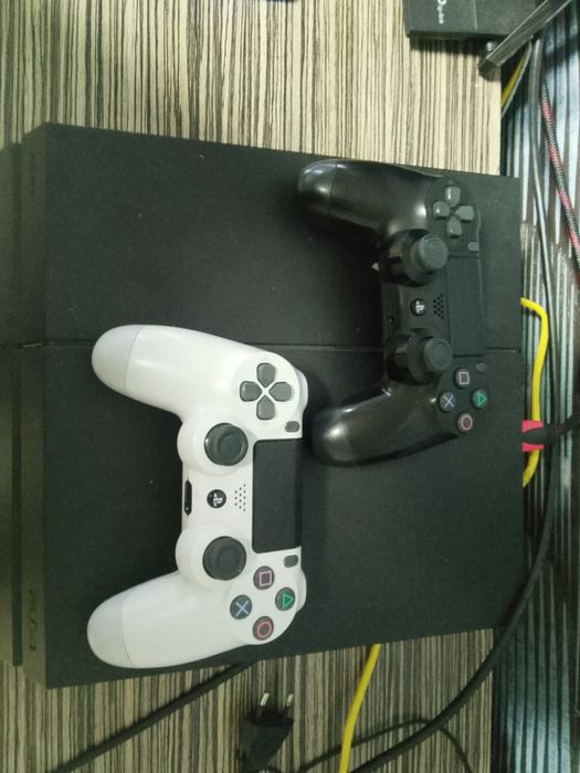 Продам пс4 в отличном состоянии