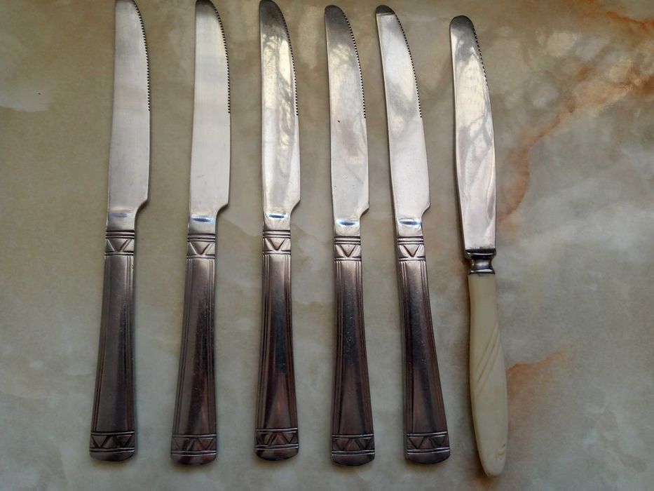 Большие и маленькие ложки, вилки, ножи.Цена за все 26шт 50 тыс