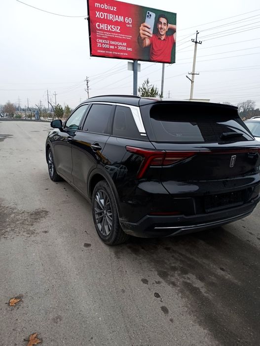 Автомобил Bestune T55