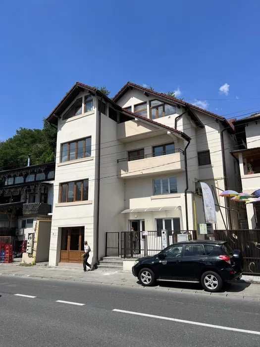 Închiriez apartament 3 camere pe str Stirbei Voda 158