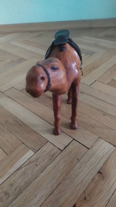 Камила от естествена кожа