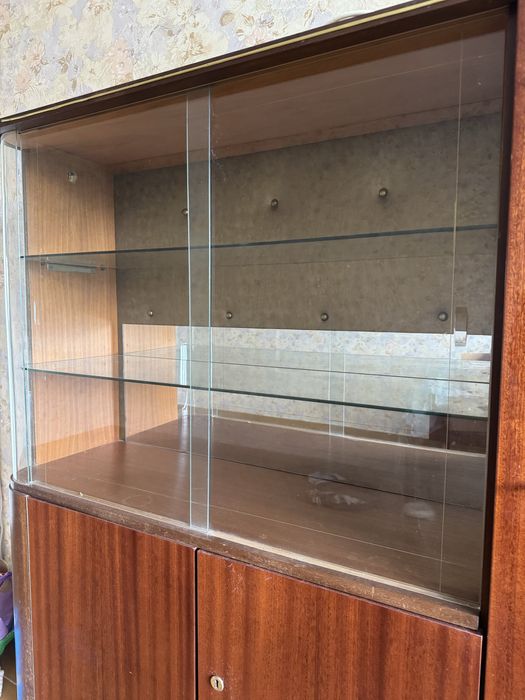Шкаф - витрина Сервант  ГДР 60-х годов