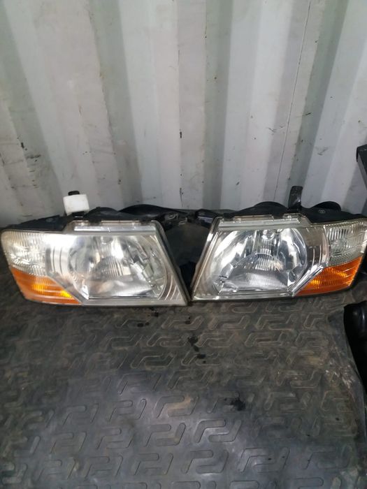 Фары Mitsubishi Pajero