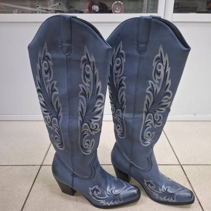 Продам женские сапоги