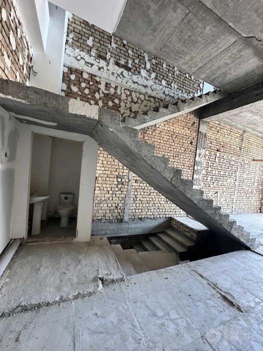 Tijorat binosi 240 m² | Marakand | 3 qavat | Egasi