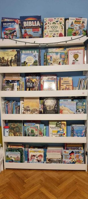 Vand biblioteca pentru carti de copii