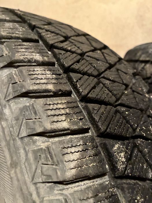 2 комплекта гуми - зимни/летни 225/60/18 - Bridgestone/Nexen