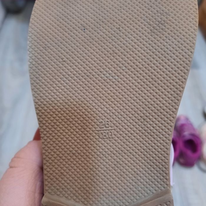 Продам детские туфли