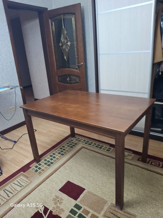 Стол в хорошем состояние