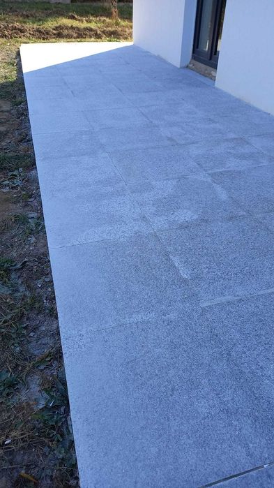 Granit fiamat antiderapant pentru exterior 60x60x1.5 cm