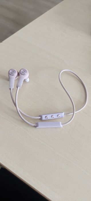 Casti Bang & Olufsen Beoplay E6