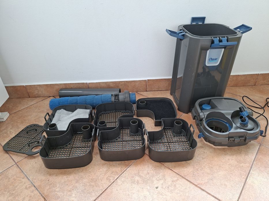 Vând acvariu 140 l si filtru extern Oase biomaster 600