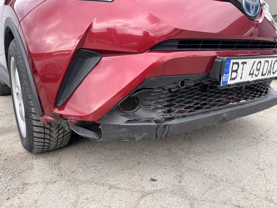 Toyota CHR 1.8 Hybrid usor avariat bara fata