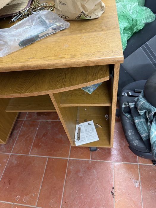 Birou pal spatios cu rotite