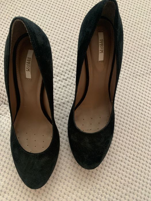 Велурени обувки с висок ток