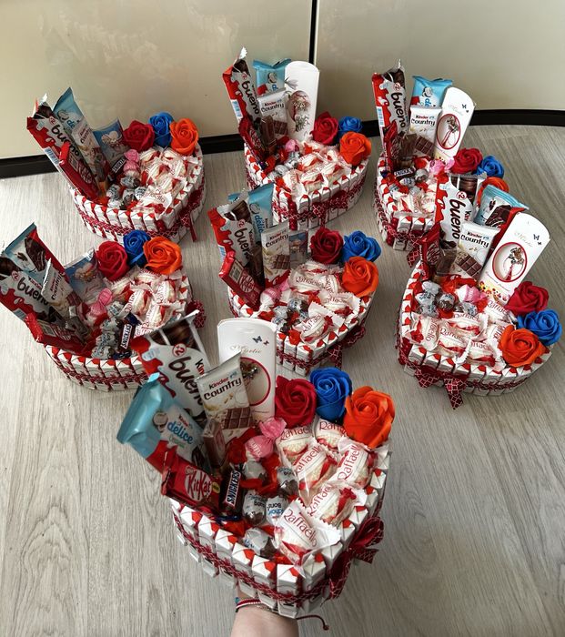 Aranjamente dulciuri si trandafiri de sapun cadou