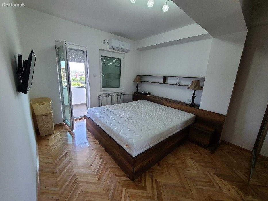 Дава се под наем Двустаен апартамент в Бургас, Център - 60 кв.м за 229.5 € - Снимка #4