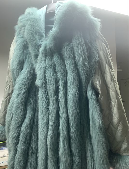 Haina blana cu doua fete