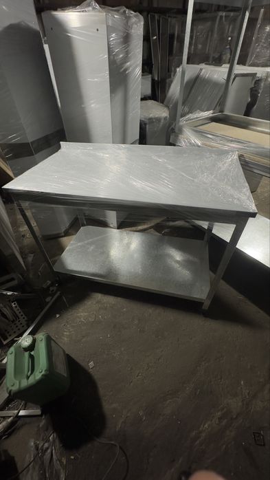 Стол из нержавейки на трубе