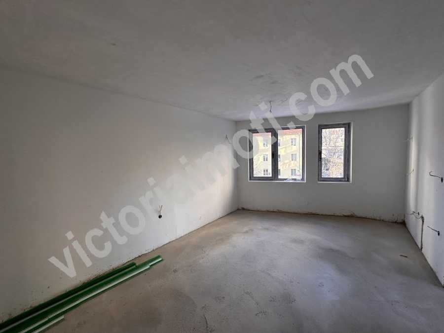 Продава се Тристаен апартамент в Велико Търново, Център - 112 кв.м за 1206 €/кв.м - Снимка #1