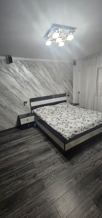 Apartament 2 camere, etaj 1, zona Bradului – 77500 € negociabil