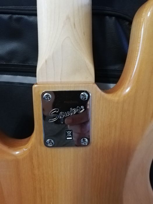 Продам 5стр бас Squier Jazz Bass