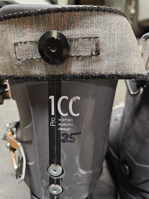 Продавам дамски скиорски обувки Rossignol  75лв или 37 евро