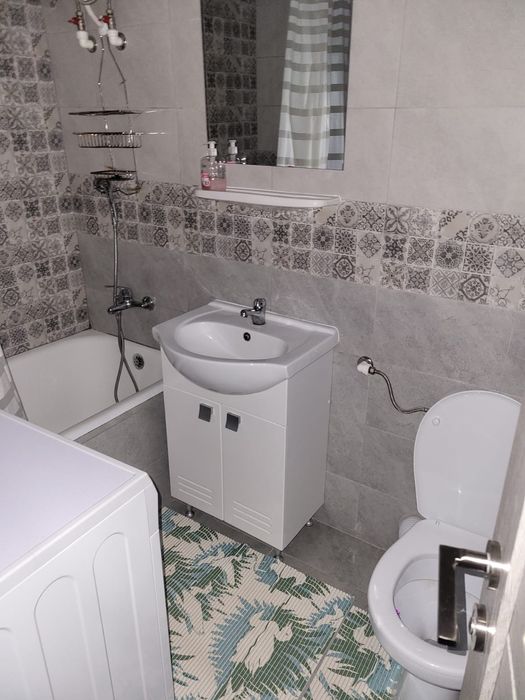 Închiriez garsoniera