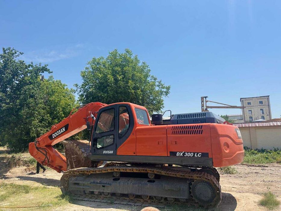 Экскватор Доосан 300  (Doosan DX300LCA) сотилади ёки арендага берилади