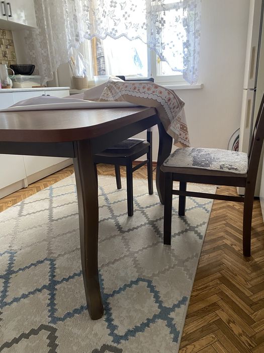 Срочно продам гостевой стол+ 4 стула