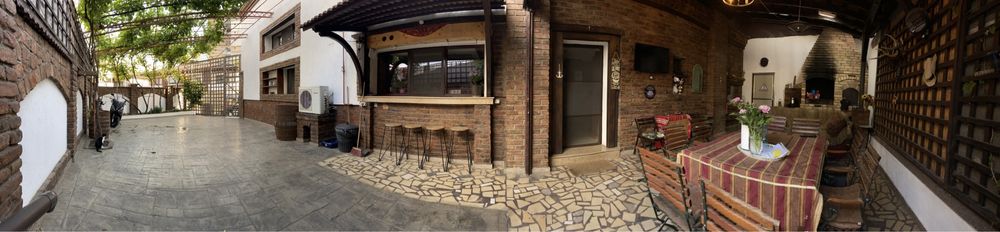 CLĂDIRE (casă+spații comerciale)