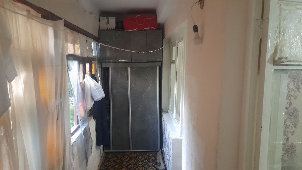 Viloyati hokimyatni oldida uy sotiladi 2 xonali 2 etaj