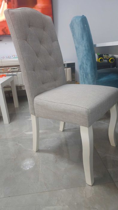 Vând set masă extensibilă și 6 scaune