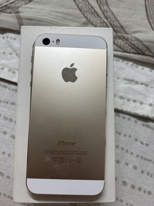 Айфон 5 с в хорошем состояние