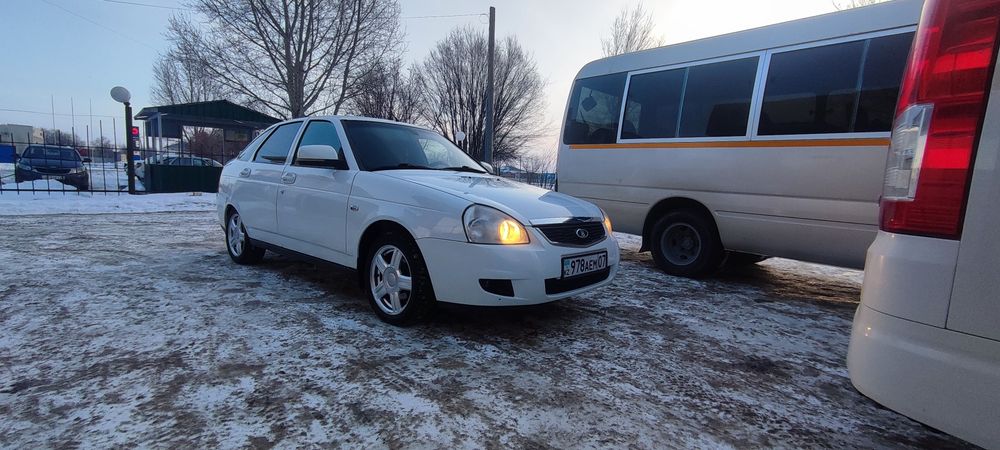 Продам машину Лада приора