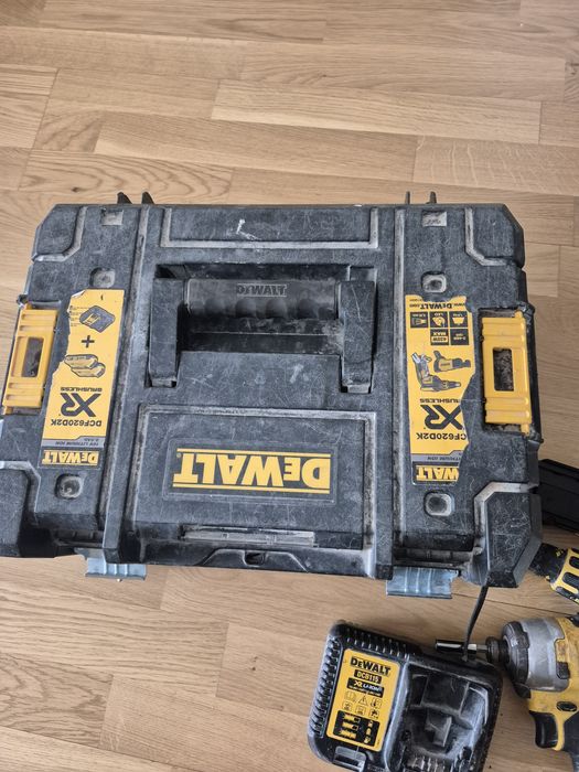 Комплект dewalt за всичко 500 евро