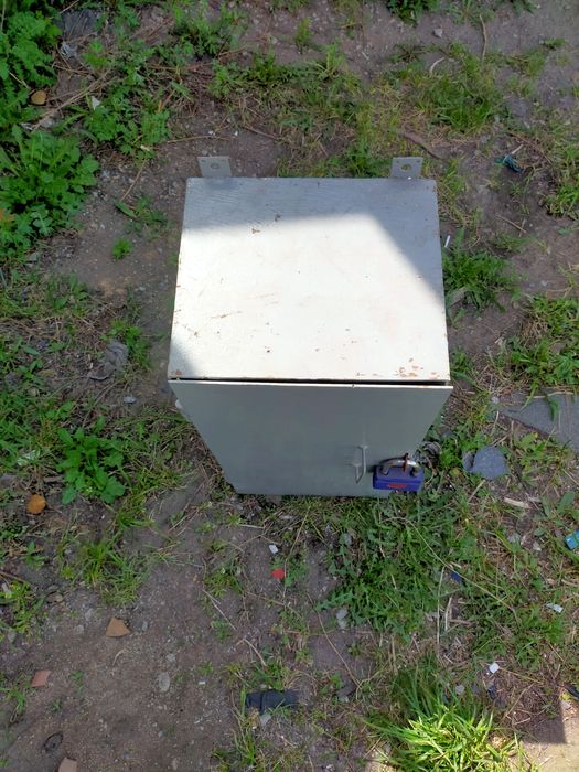 Продам сейф металлический.