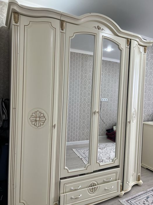 Продается гарнитур, шкаф комод тумба